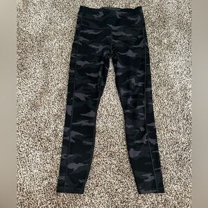 Athleta Ultimate Camo 7/8 Tight Leggings - size Small